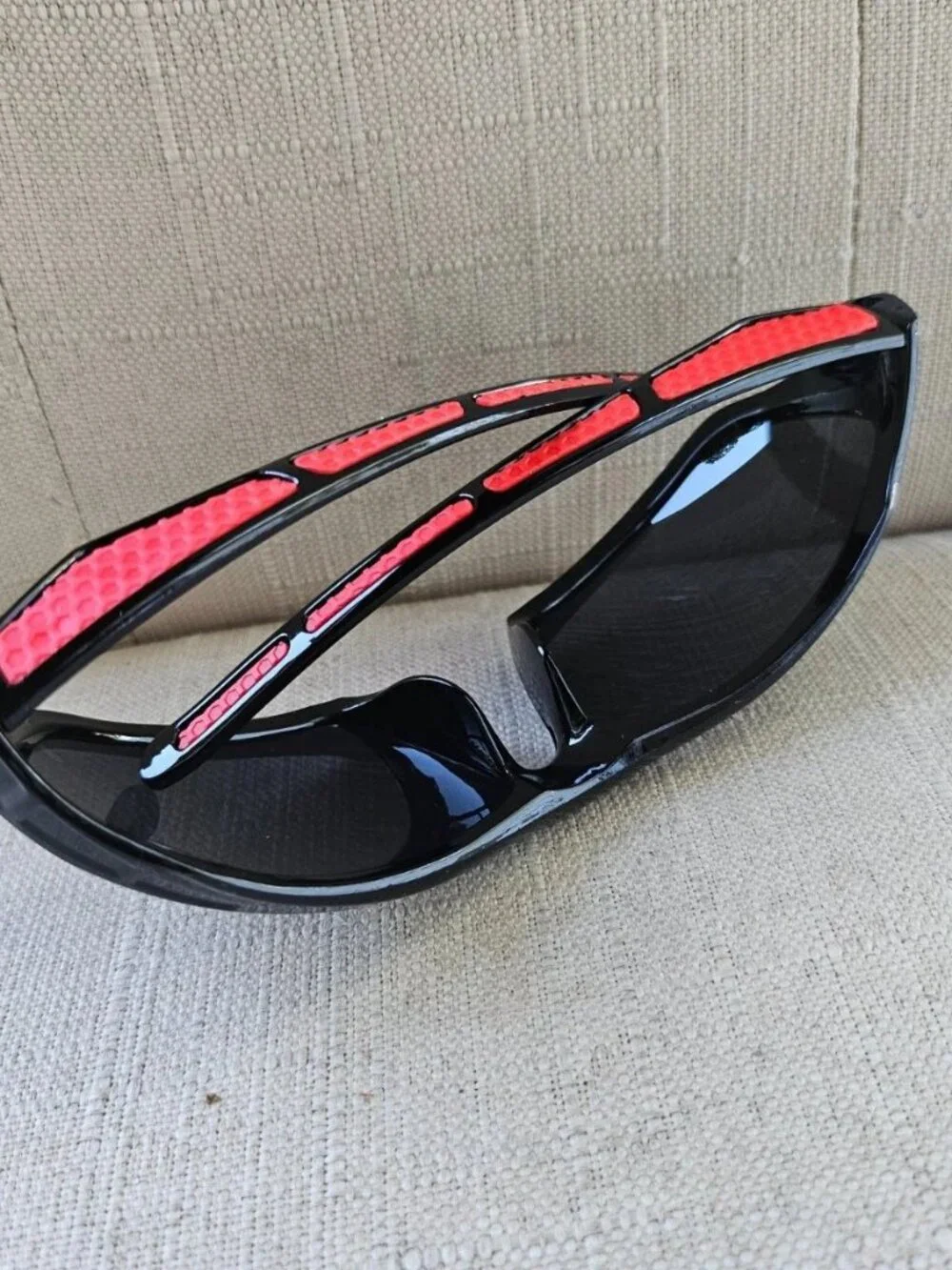 Men Sunglasses Sport Wrap Style Black/Red Plastic Frame Eyewear Shades New